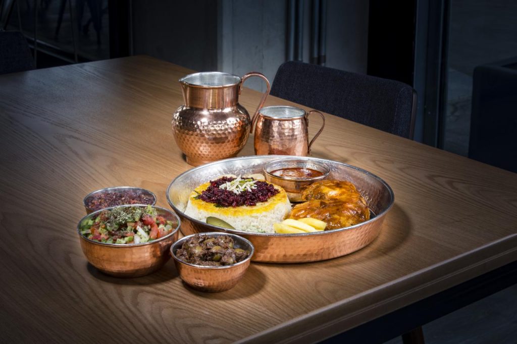 زرشک پلو با سالاد شیرازی و ماست و دوغ سنتی و زیتون پرورده